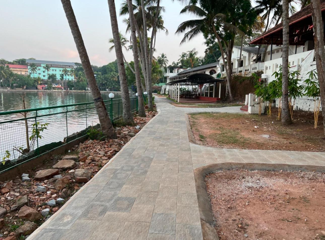 科兰Jaladarshini Lakeside Gardens住宿加早餐旅馆 外观 照片