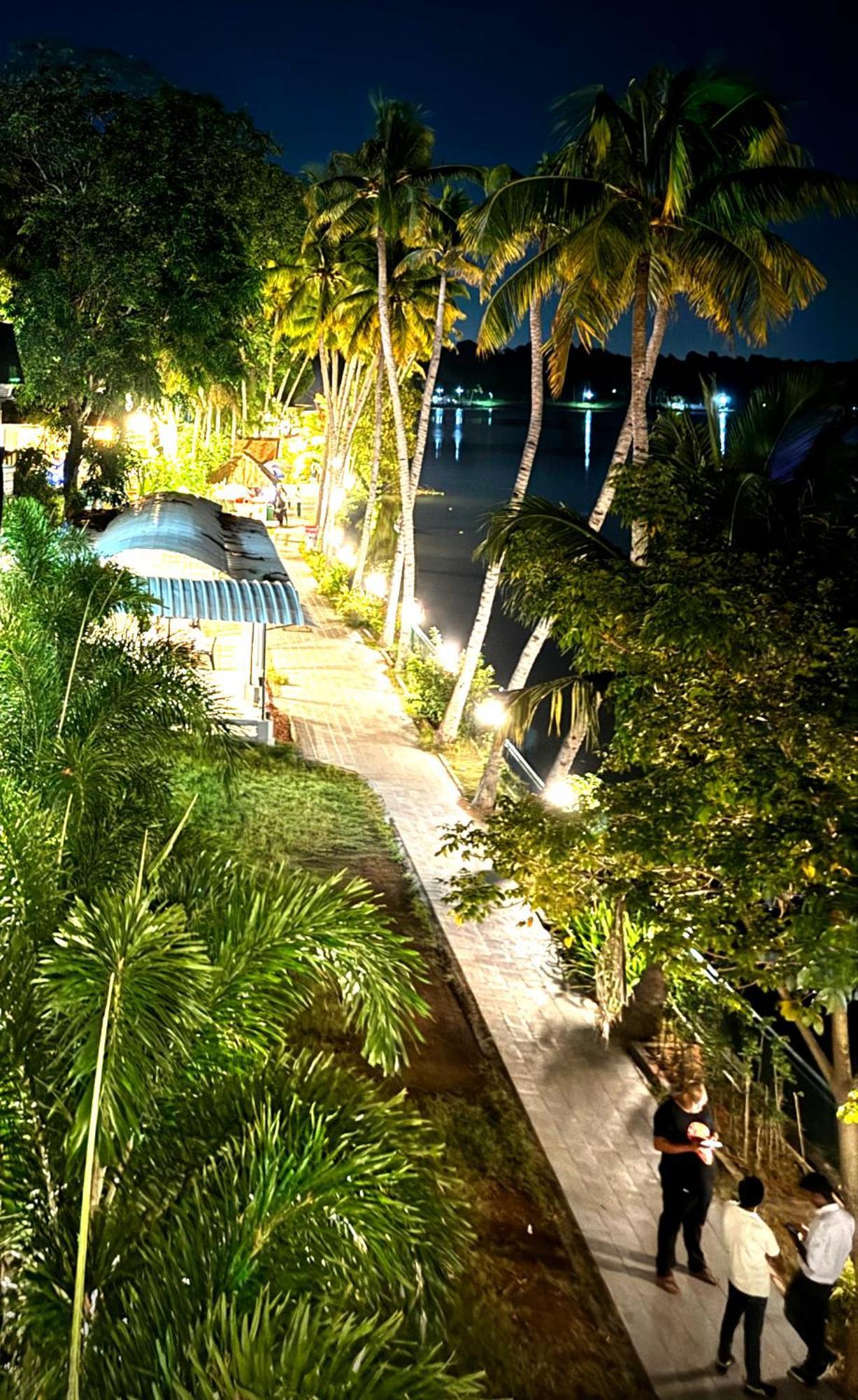科兰Jaladarshini Lakeside Gardens住宿加早餐旅馆 外观 照片
